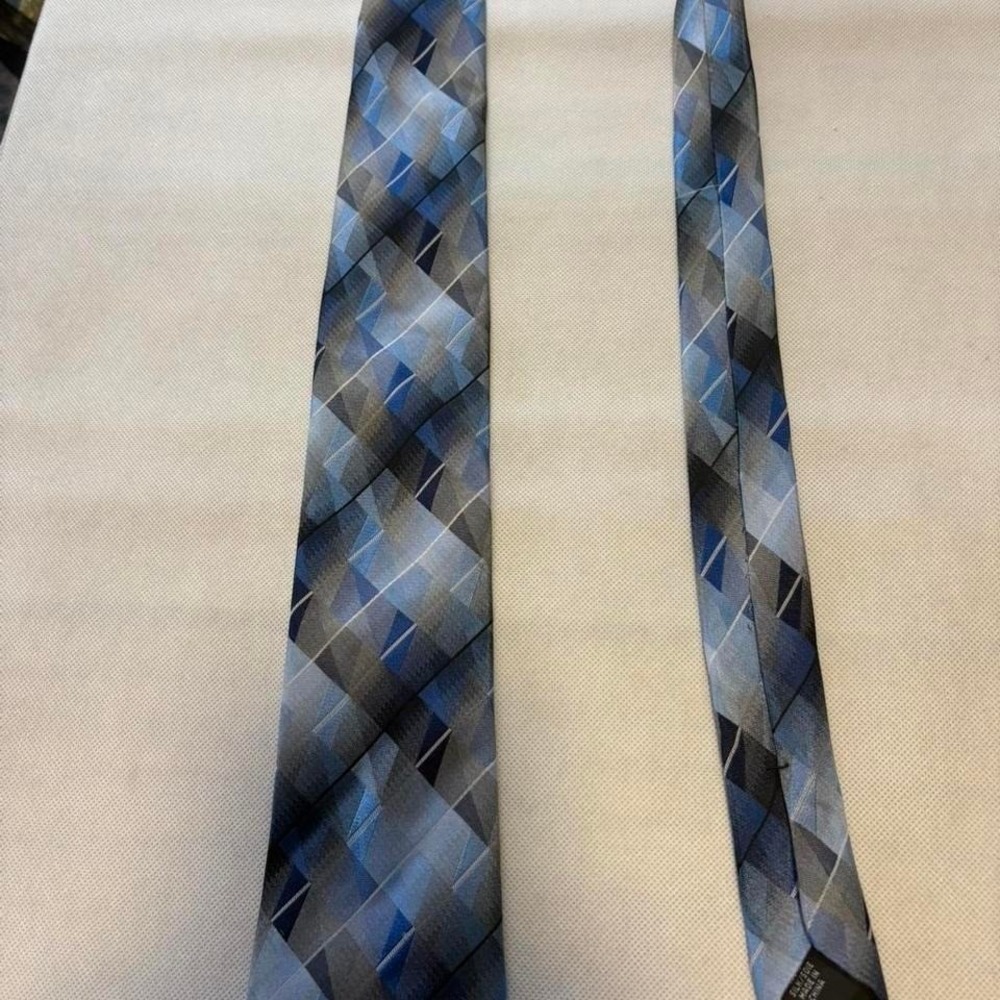 Van Heusen Mens Silk Necktie Blue Grey Black Geometric Abstract Pattern Tie